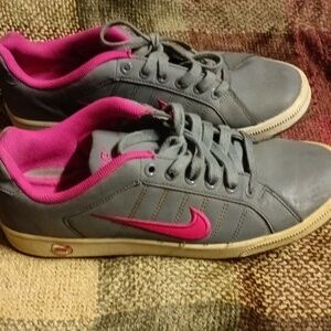 Nike shoes size 10